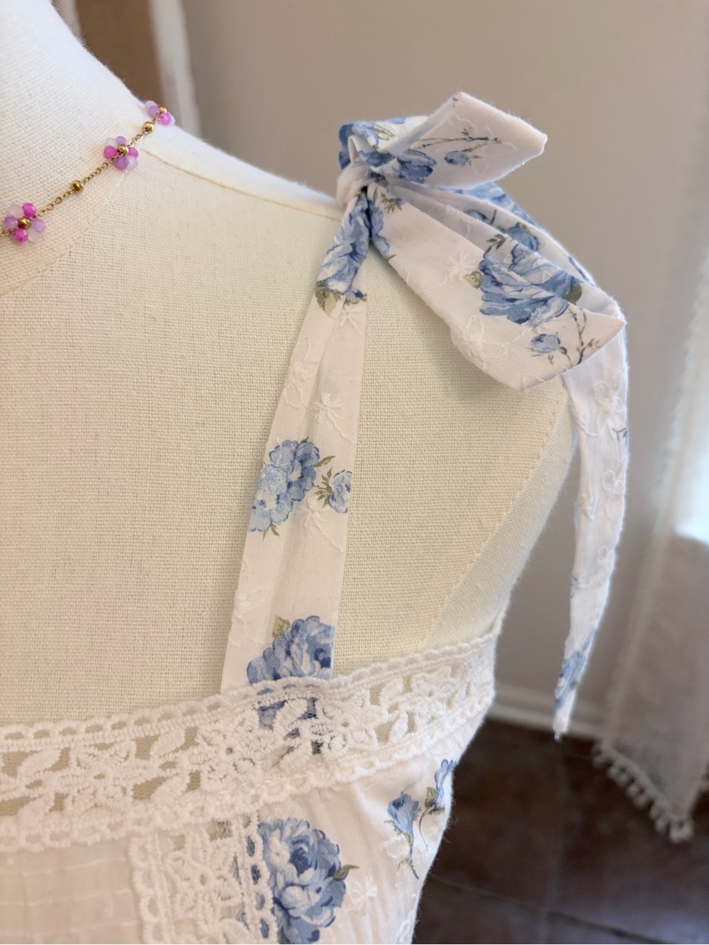 NWT Altar’d State White Blue Floral Lace Tie Strap Cottagecore Maxi Dress M - Picture 4 of 7